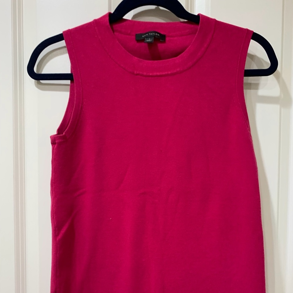 Ann Taylor size Small. Summer sweater.  Bright pink. sleeveless. Round neck